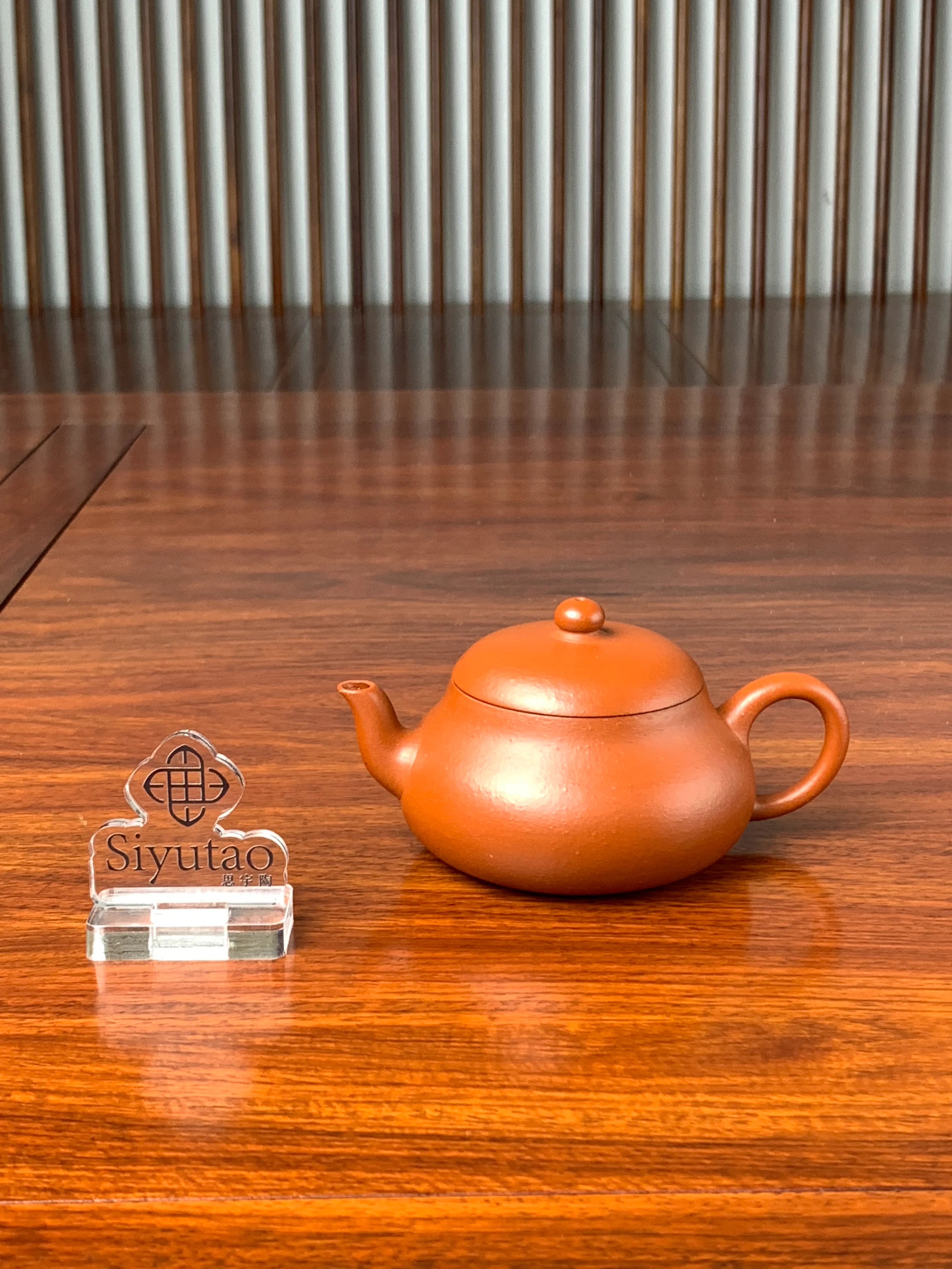 handmade yixing teapot jun de on the table